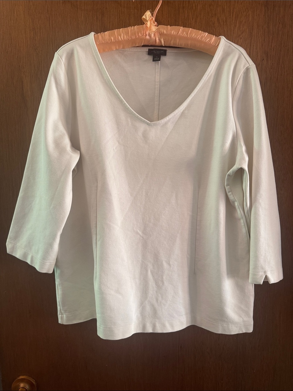 Ann Taylor White V-Neck 3/4 Sleeve Tee
